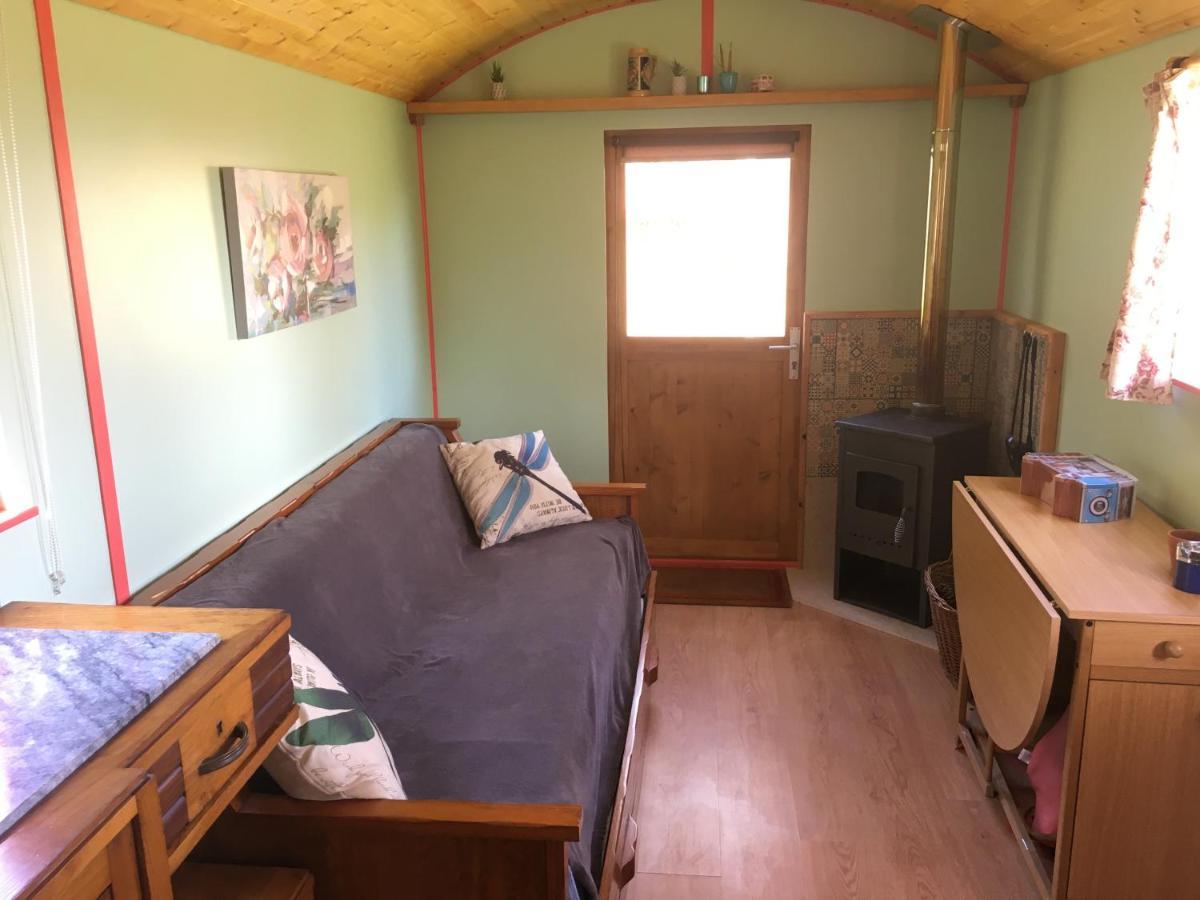 Rosa The Cosy Cabin - Gypsy Wagon - Shepherds Hut, River Views Off-Grid Eco Living Pedrogao Grande Buitenkant foto
